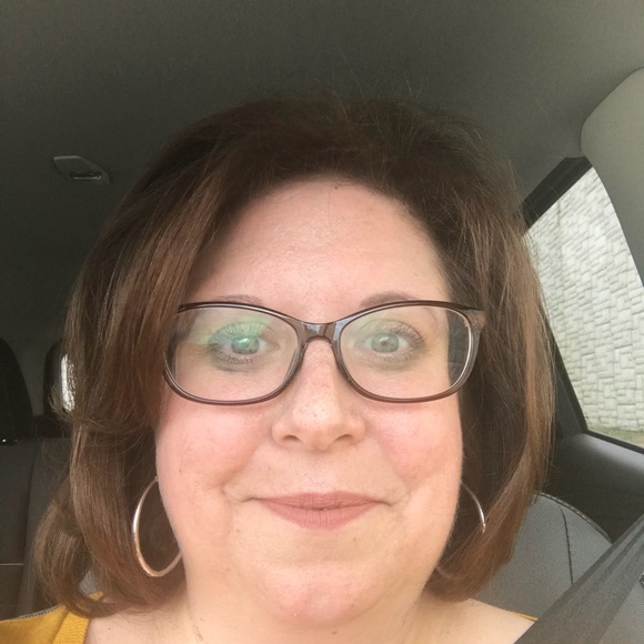 Meet your Posher, Alison - Picture 2 of 2